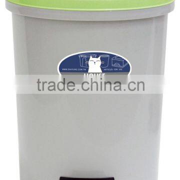 Round pedal rubbish bin with inner bucket