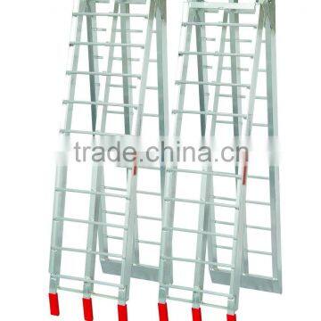 Arched aluminium folding ramp