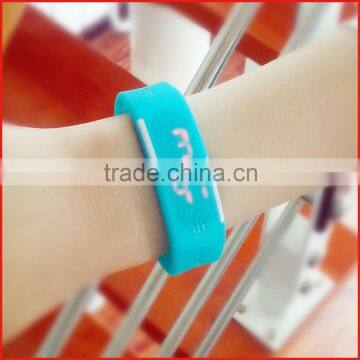 Remote controlled led bracelet