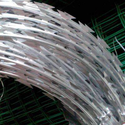 Hot-Dipped Galvanized Concertina Razor Barbed Wire for Security Fencing photo-4