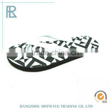 latest style black white geo print flip flop