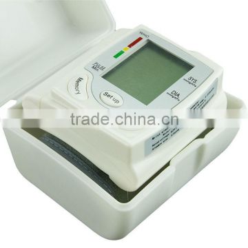 Medical Supplier Protable Wrist Free Digital Blood Pressure Meter/Monitor