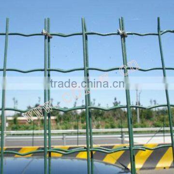 Rigid welded wire panels in produce