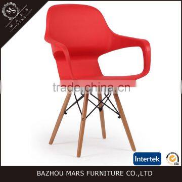 Amazing Design PP Plastic Upholstered Dining Chair with Wooden Legs