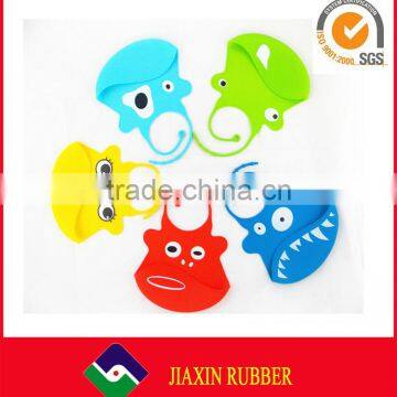 Hot Sale Triangle Bib Patterns Waterproof Soft Food Grade Silicone Baby Bib With Pocket photo-6