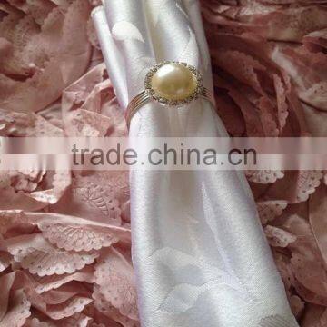 Hot Sale Delicate Clear Diamond and Pearl Round Napkin Ring Serviette photo-4