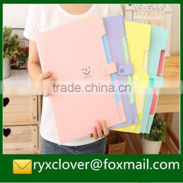 student use plastic expanding file folders with pockets