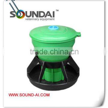 Automatic plastic feed trough