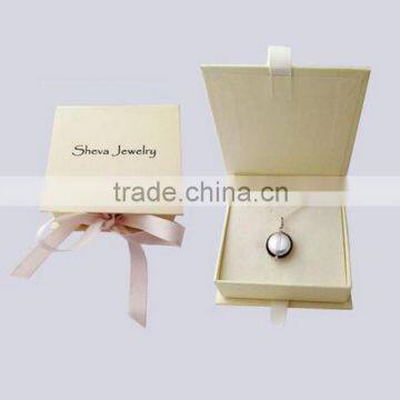 High grad paper jewelry box with ribbon design