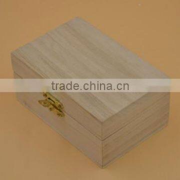 Packaging Boxes With Lid and Golden Lock
