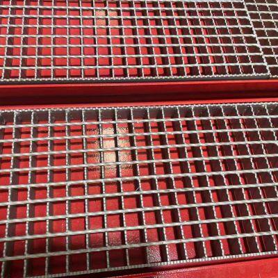 Schwerlast-Stahlgitter mit 40x5 mm Tragstahlabstand für Lagerhalle-Nutzung