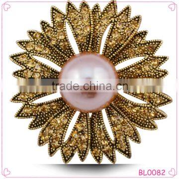 2015 wholesale cheap gold plating fashion brooch pearl diamond gold flower Brooch