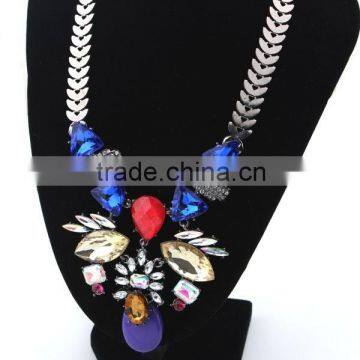 New Luxury Acrylic Choker Collar Vintage Pendant Statement Necklace Women Fashion Necklaces for Women