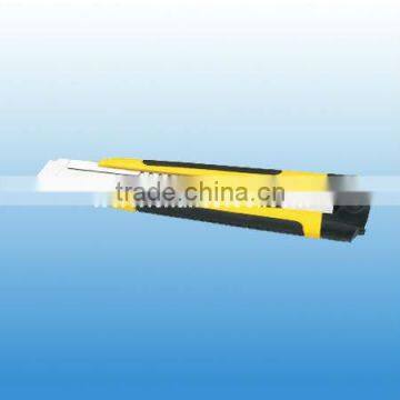easy cut auto-retractable utility knife UK155