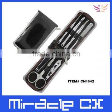 Debossed grip nail tools mini manicure and pedicure set