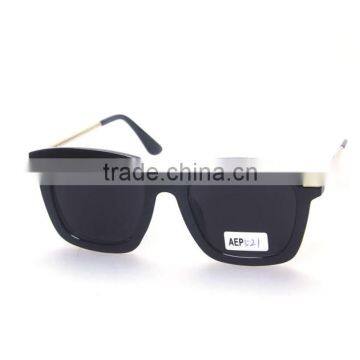 Hot selling cheap cool plastic frame fashion sunglasses