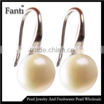 White freshwater pearl earrings/real pearl earrings