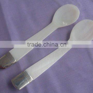 Mother of pearl caviar spoon, silver plated handle, size 12cm