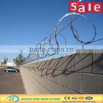 Cbt -65 High Tensile Galvanized Barbed Razor Wire Price photo-4