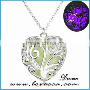Silver Glowing Necklace Hollow Glow in the Dark Heart Pendant Luminous Necklace photo-5