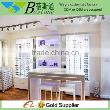 Customized retail wooden display shelf for optical shop decoration