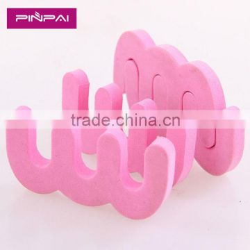 Factory price M style salon manicure sponge toe finger separators