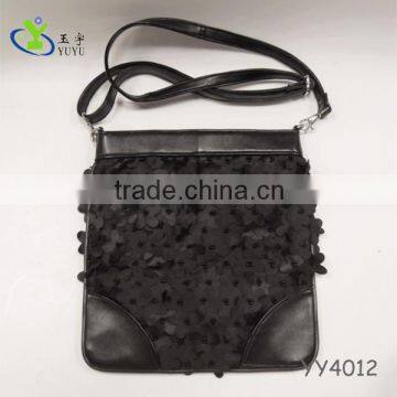 Leaves beaded shoulder bag