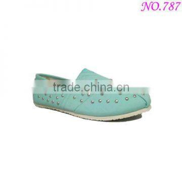 2013 New Design Studded Flat shoes