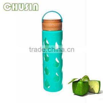 550 ml 19 oz glass water bottle with BPA free PP lid and fruit infuser and silicone sleeve