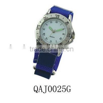 Man Watch with Nylon QAJ0025G