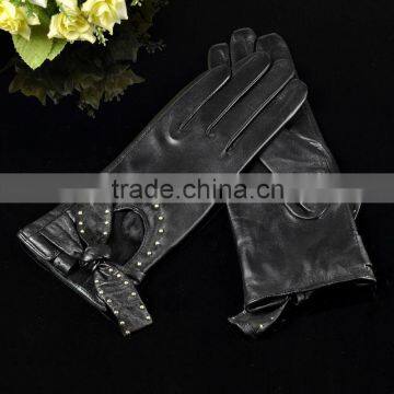 Beautiful Bowknot Design Rivet Sheepskin Leather Gloves for MS