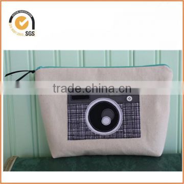 Vintage Camera Applique Zipper Pouch/Makeup Bag: Natural Canvas with Black and White Plaid Fabric By Chiqun Donggaun CQ-H01073