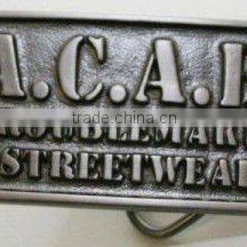 A 3D letter belt buckle