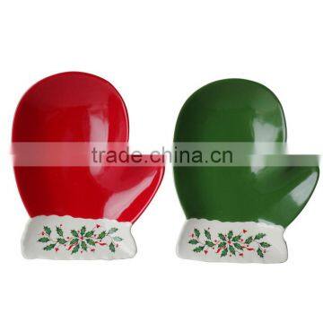 Hand-painted dolomite plate with gloves shape design and solid color