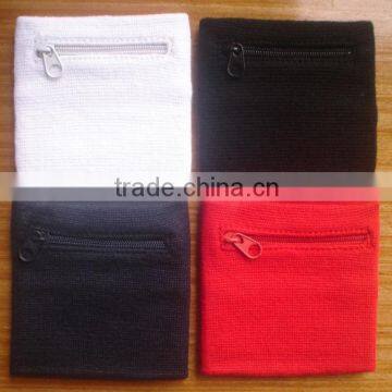 sweatband with zipper pocket