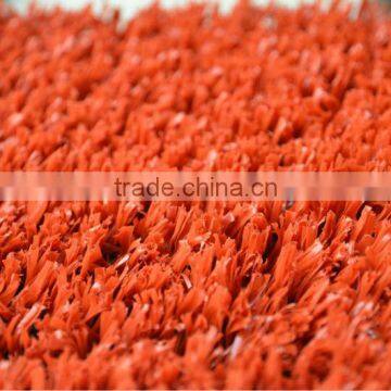Fibrillated synthetic lawn for track