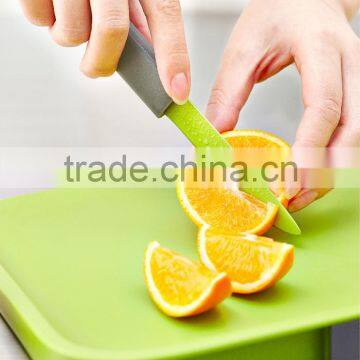 2015 new product cutting board with knife and fork food safe vegetable plastic chopping board