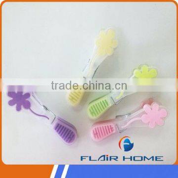 Beautiful floewr shaped spring plastic clothes pegs