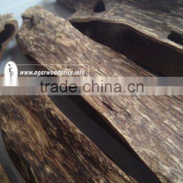 Oudh chunks used to wam the house - Best price with best quality