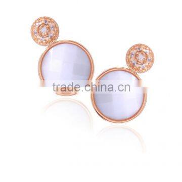 Earring with natural stone