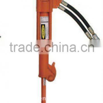 Hydraulic hand hold breaker