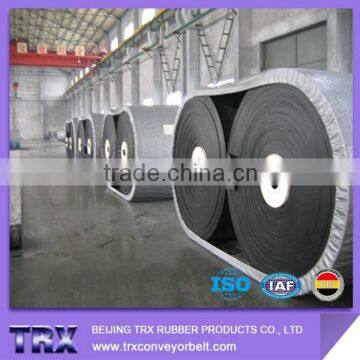 Oil resitant rubber conveyor belt with high rip impact resistance and light fabric