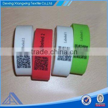 2016 silk print silicone wristband/embossed silicone bracelet