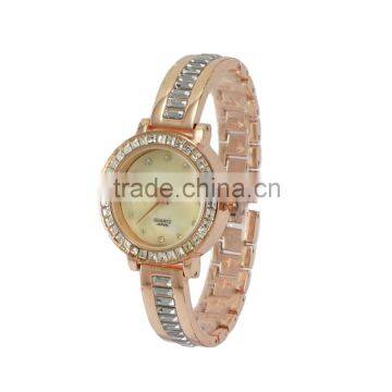 New Models Crystal and Alloy Watch Women Design Quartz Watch Models photo-3