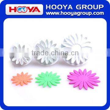 3 Pcs Veined Sunflower Daisy and Gerbera Flower Fondant Cake Sugarcraft Decorating Kit Cookie Mould Icing Plunger Cutter Tools photo-3