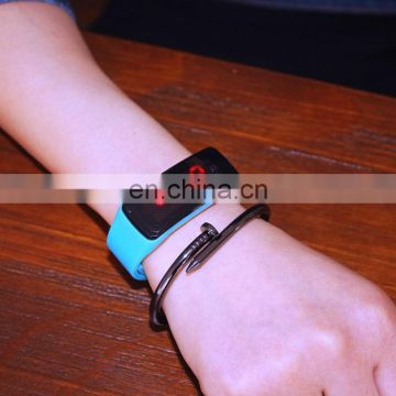 Long battery using silicone sport watch with LED digital screen display