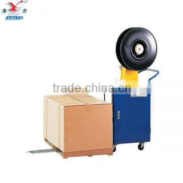 Automatic tray strapping machine