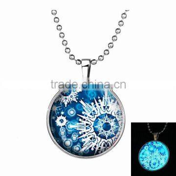 China 2016 new products dark lighted snowflake pendant necklace