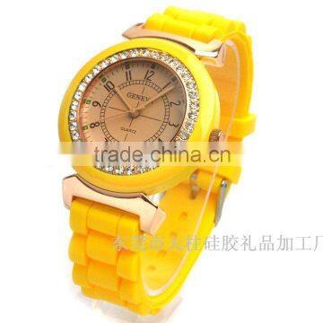 Unisex wristwatch brands,hot fashion alloy watch silicone watch wholesale