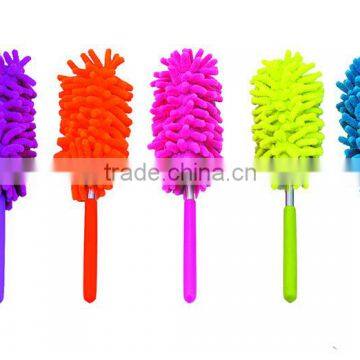 Flexible and removable chenille yarns duster